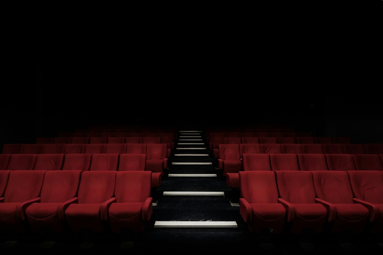 ممر بين كراسي السينما