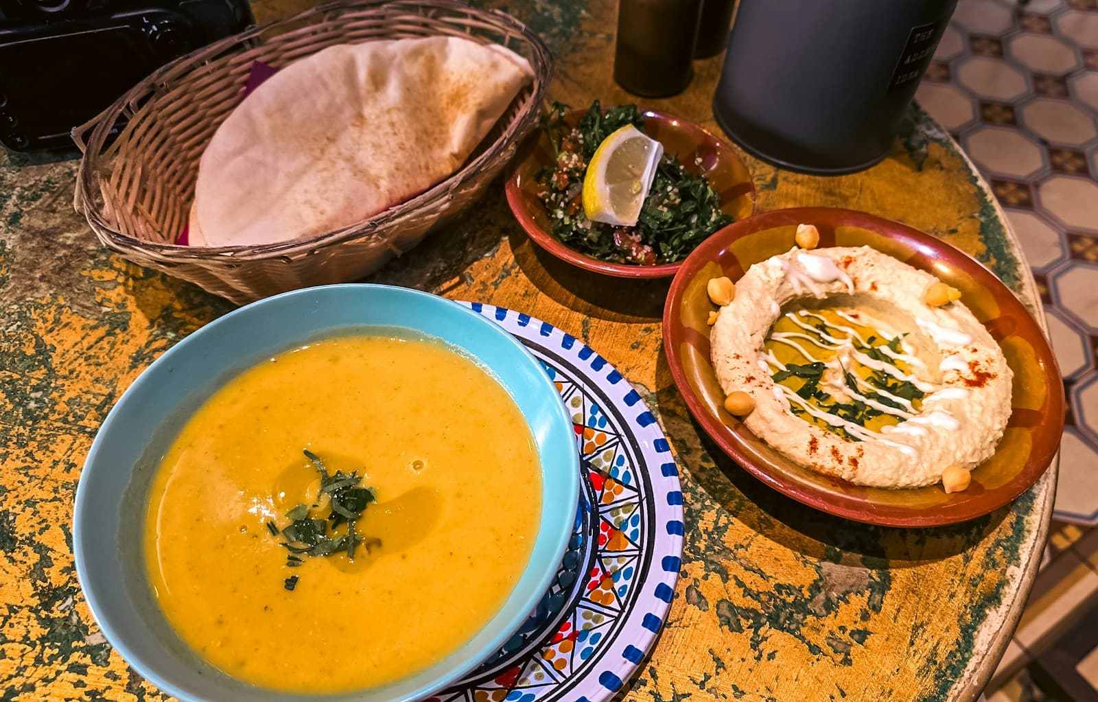 شوربة وحمّص وعيش